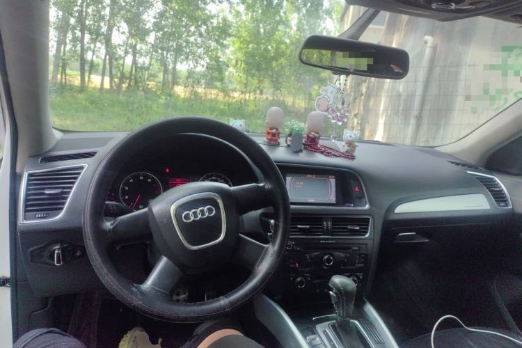 Used Audi Q5 2011 2.0TFSI Technology Model Center Console