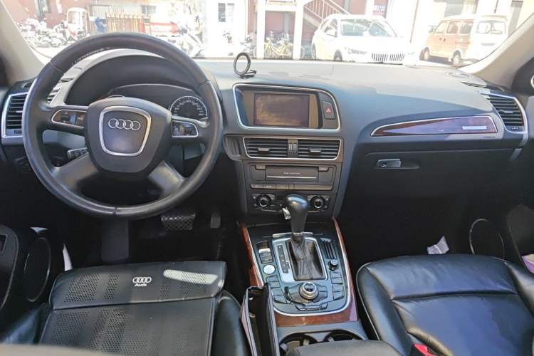 Used Audi Q5 2011 2.0TFSI Comfort Version Center Console