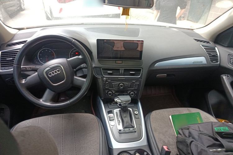 Used Audi Q5 2011 2.0TFSI Technology Model Center Console