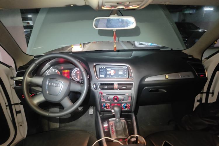 Used Audi Q5 2011 2.0TFSI Technology Model Center Console