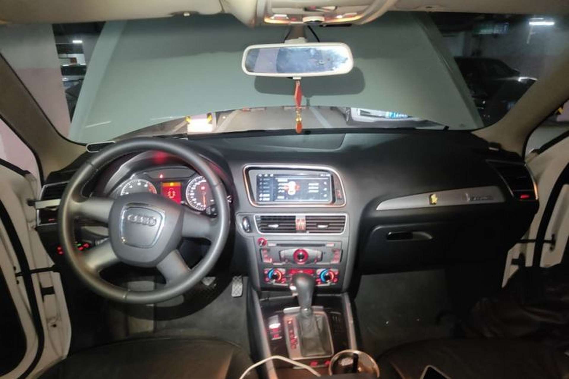 Used Audi Q5 2011 2.0TFSI Technology Model Center Console