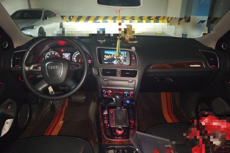 Used Audi Q5 2011 2.0TFSI Comfort Version Center Console