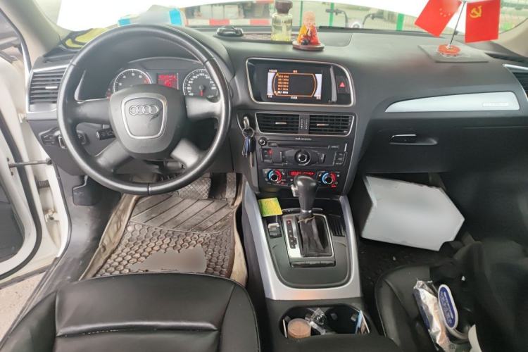Used Audi Q5 2011 2.0TFSI Technology Model Center Console