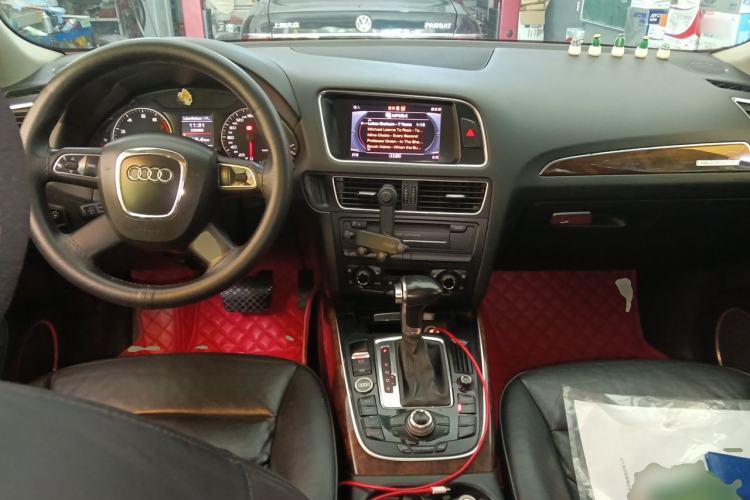 Used Audi Q5 2011 2.0TFSI Comfort Version Center Console