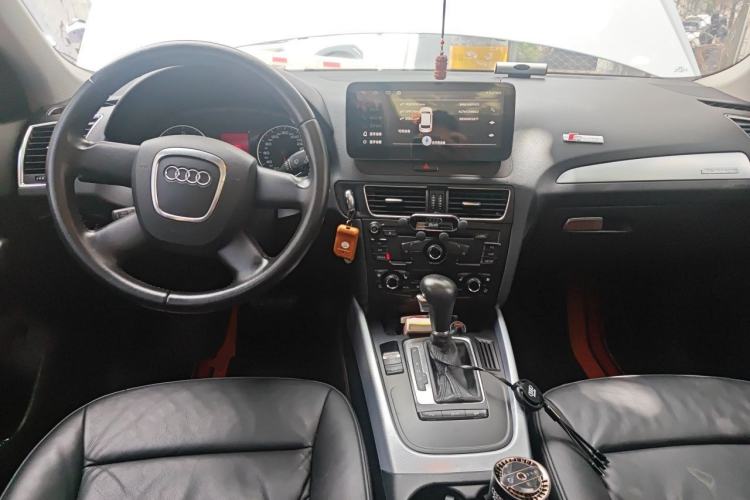 Used Audi Q5 2011 2.0TFSI Comfort Version Center Console