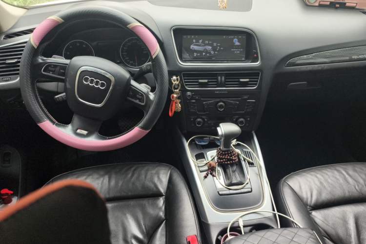 Used Audi Q5 2011 2.0TFSI Technology Model Center Console