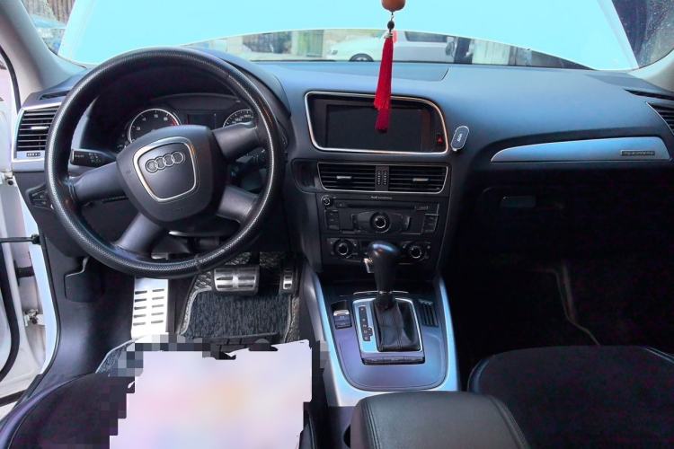 Used Audi Q5 2011 2.0TFSI Technology Model Center Console