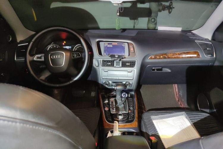 Used Audi Q5 2011 2.0TFSI Comfort Version Center Console
