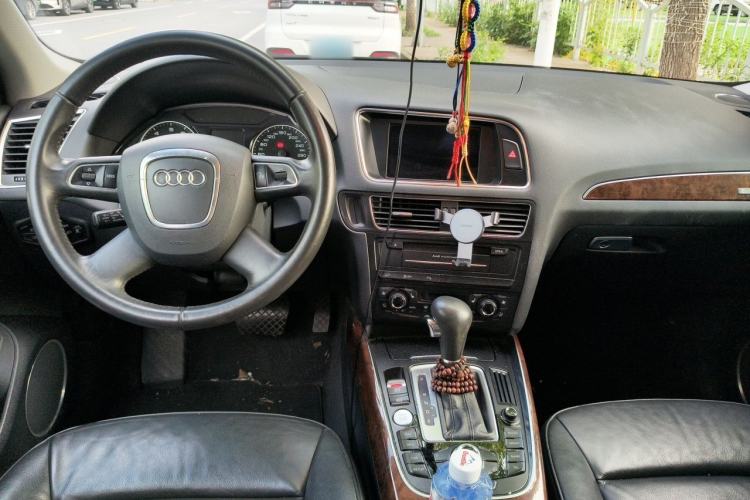 Used Audi Q5 2011 2.0TFSI Comfort Version Center Console