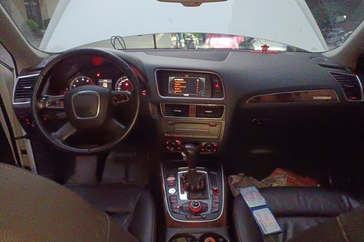 Used Audi Q5 2011 2.0TFSI Comfort Version Center Console