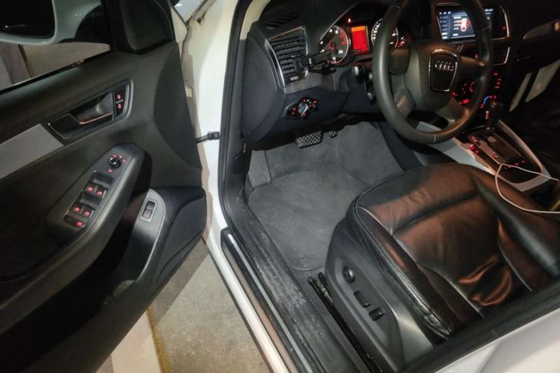 Used Audi Q5 2011 2.0TFSI Technology Model Driver Seat