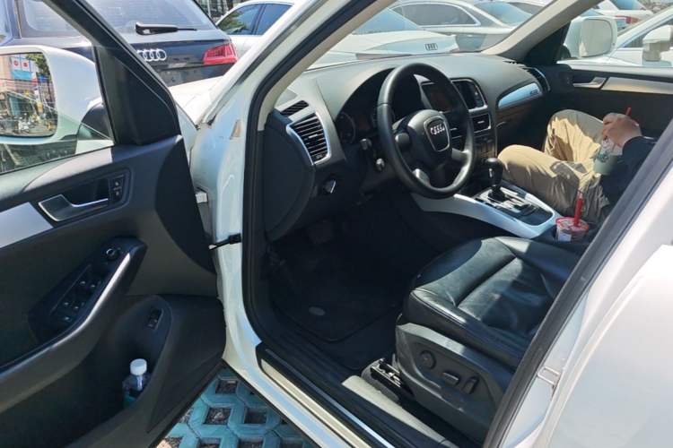 Used Audi Q5 2011 2.0TFSI Technology Model Driver Seat