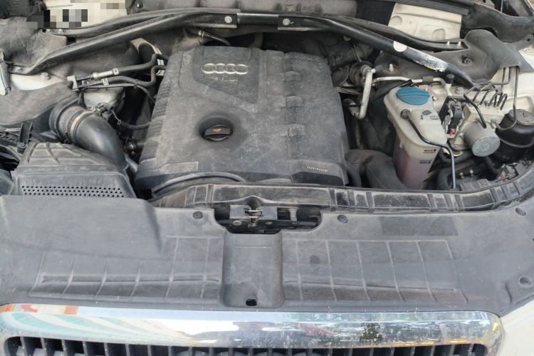 Used Audi Q5 2011 2.0TFSI Comfort Version Engine Bay