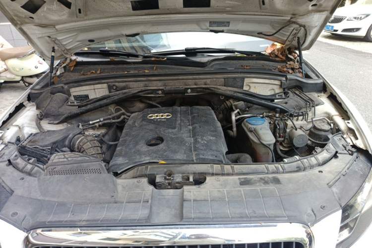 Used Audi Q5 2011 2.0TFSI Technology Model Engine Bay