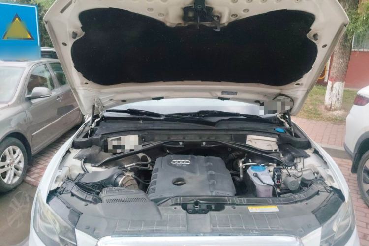 Used Audi Q5 2011 2.0TFSI Technology Model Engine Bay