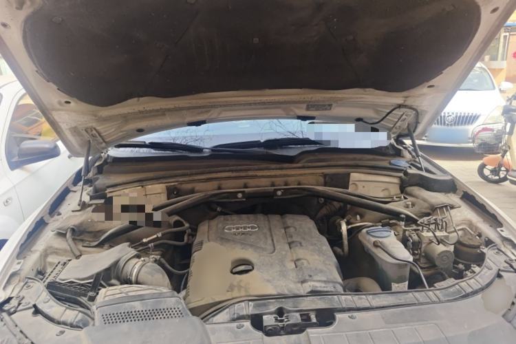 Used Audi Q5 2011 2.0TFSI Comfort Version Engine Bay