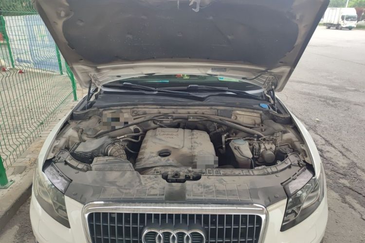 Used Audi Q5 2011 2.0TFSI Technology Model Engine Bay