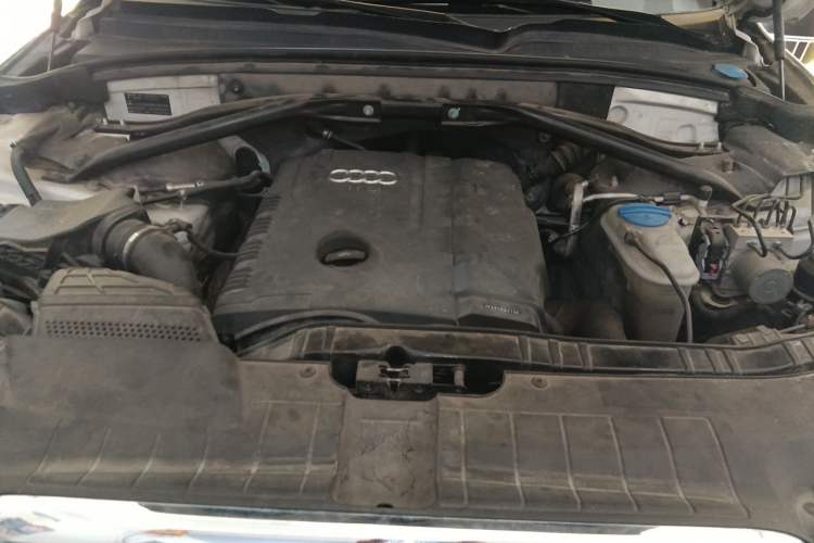 Used Audi Q5 2011 2.0TFSI Comfort Version Engine Bay
