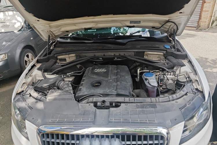 Used Audi Q5 2011 2.0TFSI Comfort Version Engine Bay
