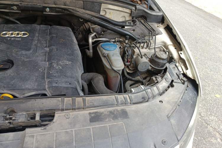 Used Audi Q5 2011 2.0TFSI Technology Model Engine Bay Left