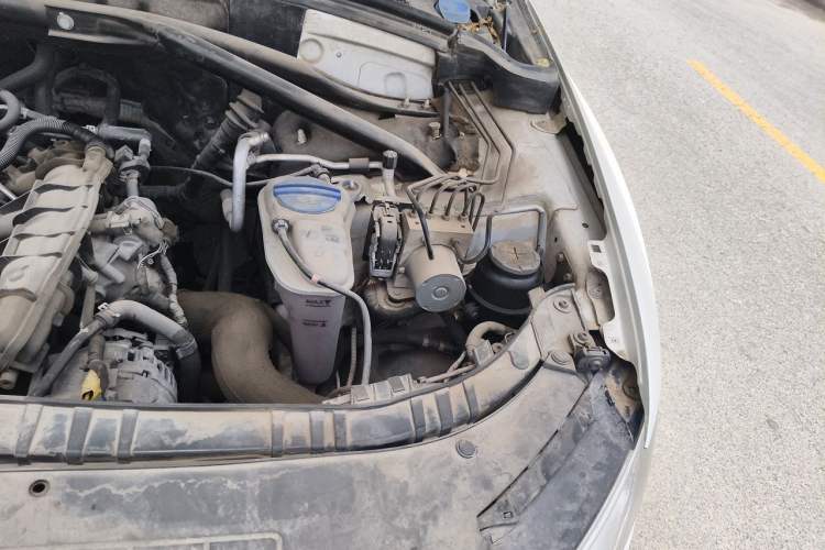 Used Audi Q5 2011 2.0TFSI Dynamic Edition Engine Bay Left