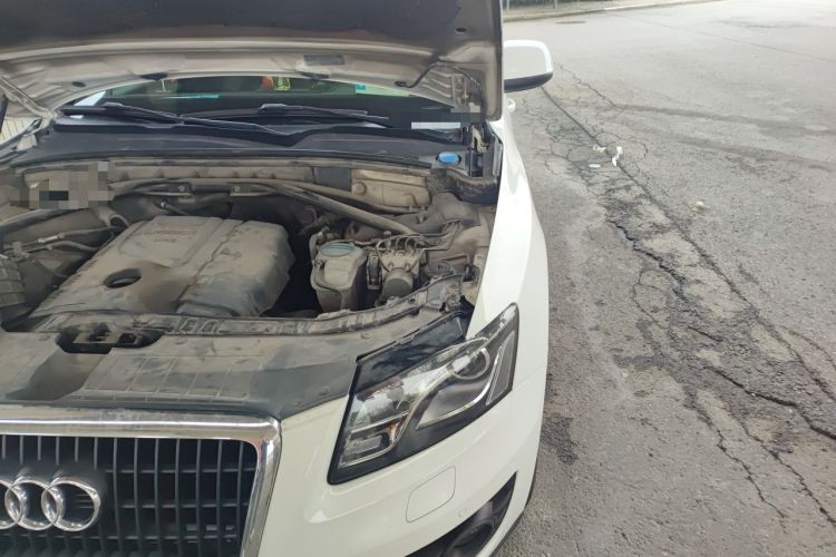 Used Audi Q5 2011 2.0TFSI Technology Model Engine Bay Left