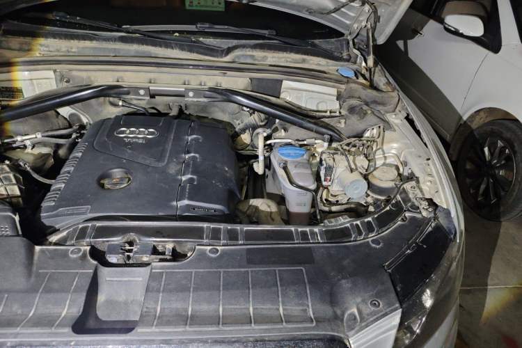 Used Audi Q5 2011 2.0TFSI Comfort Version Engine Bay Left