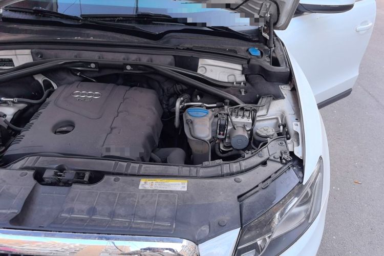 Used Audi Q5 2011 2.0TFSI Technology Model Engine Bay Left