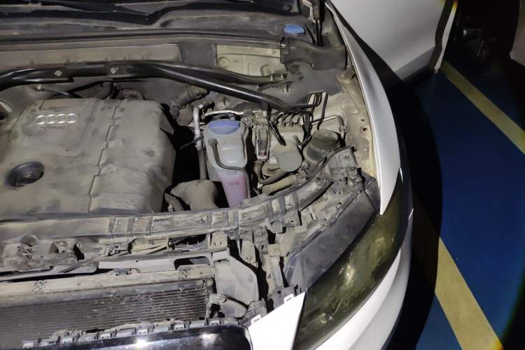 Used Audi Q5 2011 2.0TFSI Comfort Version Engine Bay Left