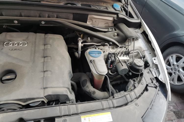 Used Audi Q5 2011 2.0TFSI Comfort Version Engine Bay Left