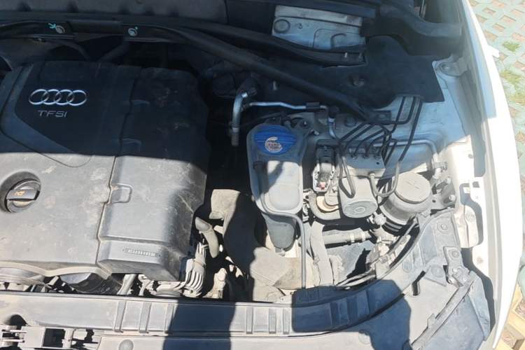 Used Audi Q5 2011 2.0TFSI Technology Model Engine Bay Left