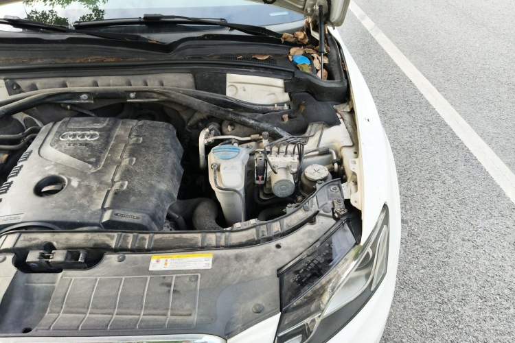 Used Audi Q5 2011 2.0TFSI Comfort Version Engine Bay Left