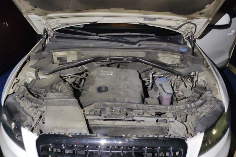 Used Audi Q5 2011 2.0TFSI Comfort Version Engine Bay