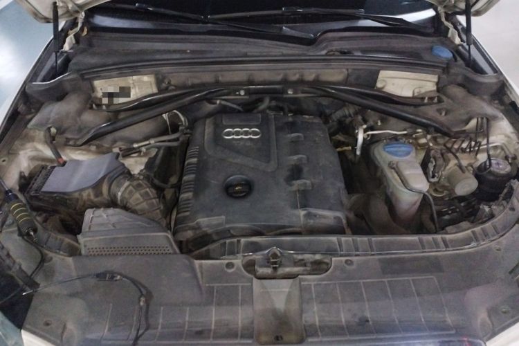 Used Audi Q5 2011 2.0TFSI Comfort Version Engine Bay