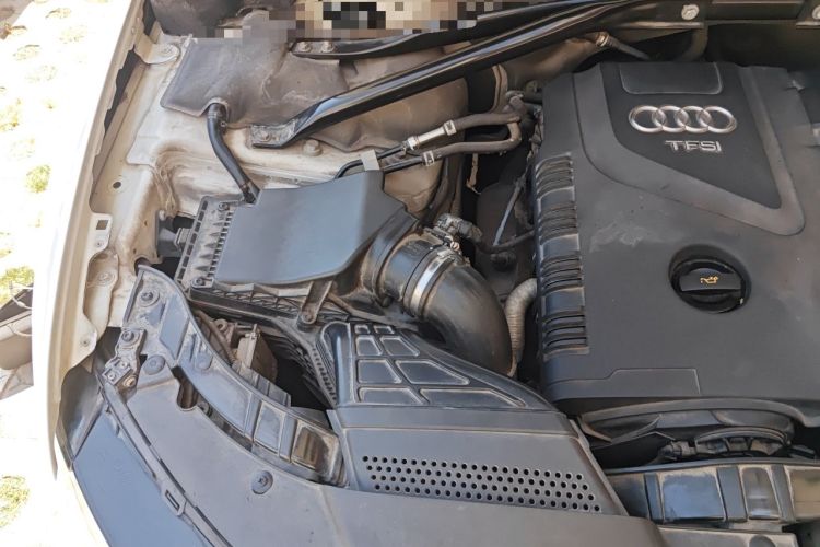Used Audi Q5 2011 2.0TFSI Comfort Version Engine Bay Right