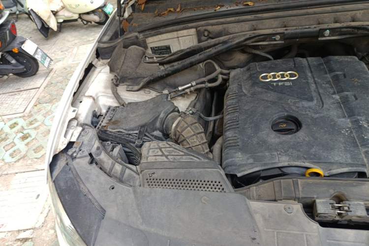 Used Audi Q5 2011 2.0TFSI Technology Model Engine Bay Right