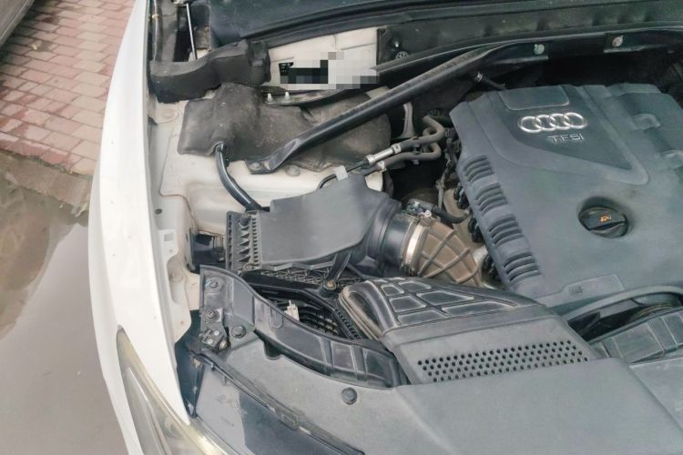 Used Audi Q5 2011 2.0TFSI Technology Model Engine Bay Right