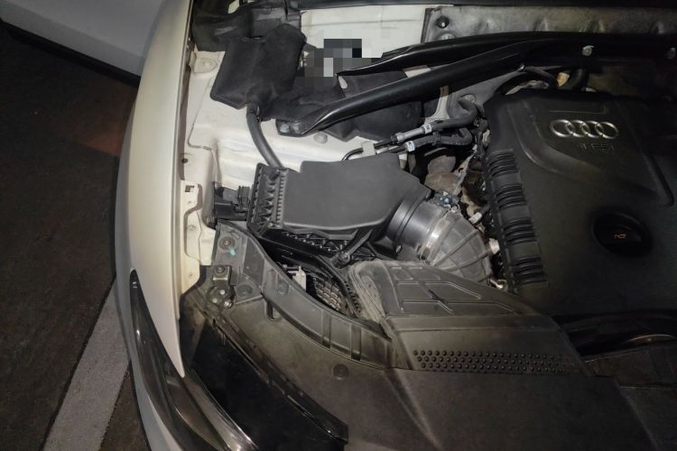 Used Audi Q5 2011 2.0TFSI Technology Model Engine Bay Right