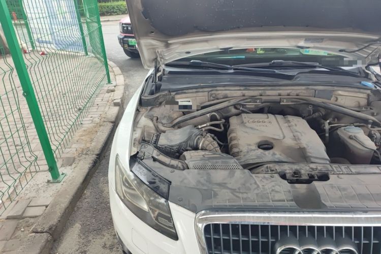 Used Audi Q5 2011 2.0TFSI Technology Model Engine Bay Right