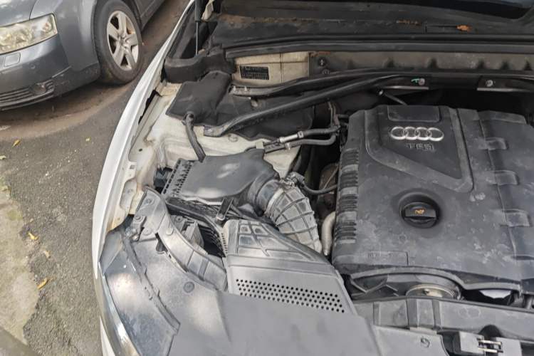 Used Audi Q5 2011 2.0TFSI Comfort Version Engine Bay Right