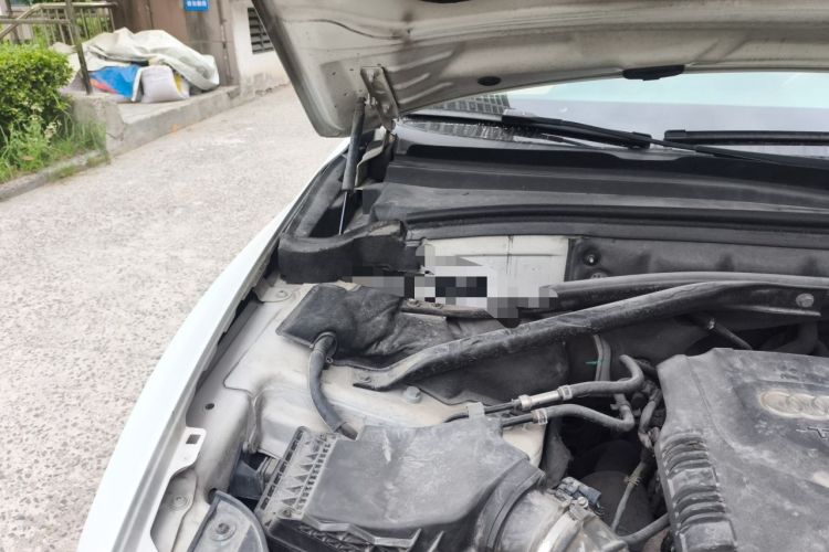 Used Audi Q5 2011 2.0TFSI Technology Model Engine Bay Right