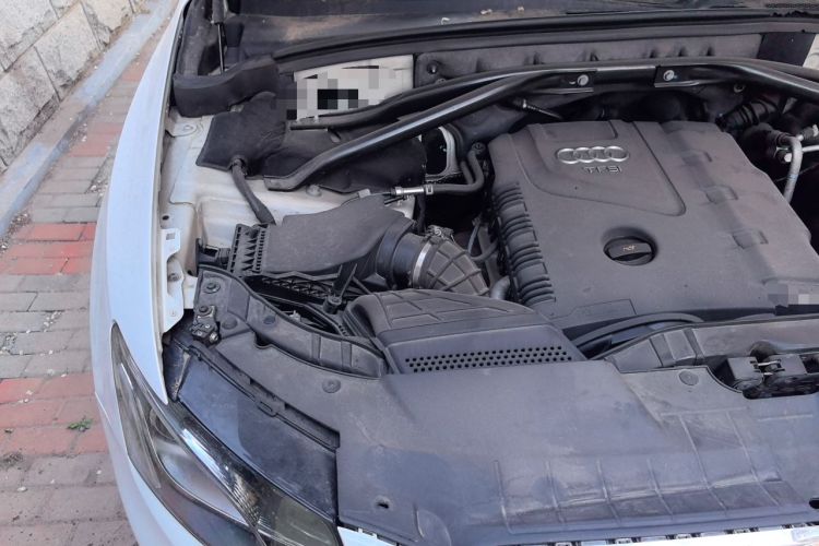 Used Audi Q5 2011 2.0TFSI Technology Model Engine Bay Right