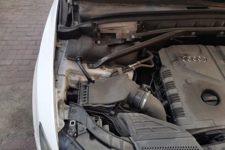 Used Audi Q5 2011 2.0TFSI Comfort Version Engine Bay Right