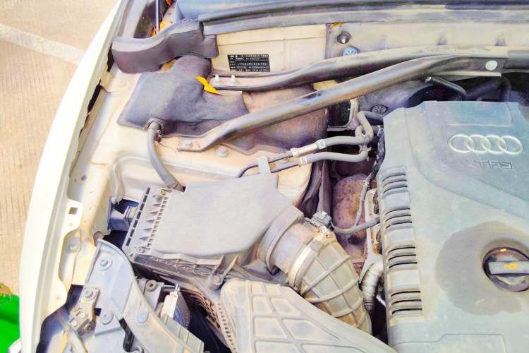 Used Audi Q5 2011 2.0TFSI Technology Model Engine Bay Right