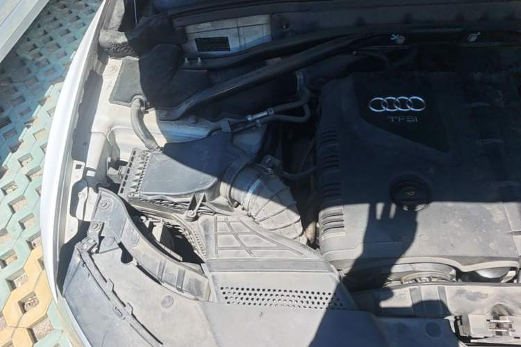 Used Audi Q5 2011 2.0TFSI Technology Model Engine Bay Right