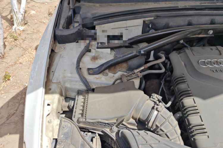 Used Audi Q5 2011 2.0TFSI Comfort Version Engine Bay Right