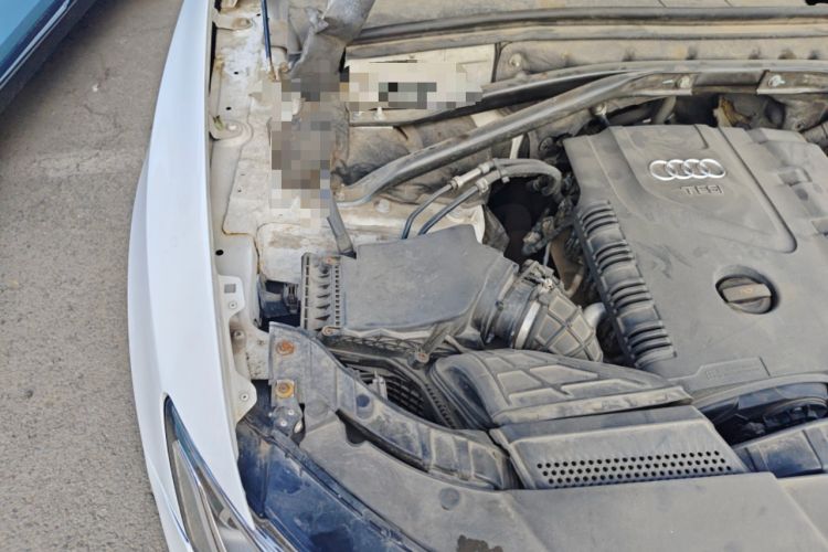 Used Audi Q5 2011 2.0TFSI Technology Model Engine Bay Right
