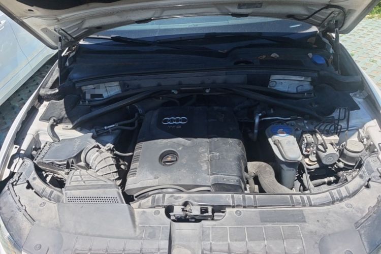 Used Audi Q5 2011 2.0TFSI Technology Model Engine Bay