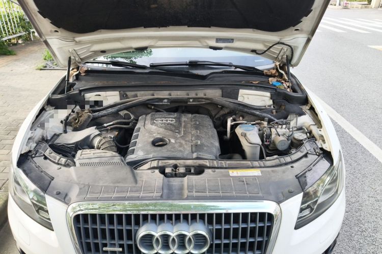 Used Audi Q5 2011 2.0TFSI Comfort Version Engine Bay