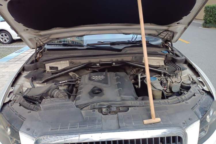 Used Audi Q5 2011 2.0TFSI Comfort Version Engine Bay